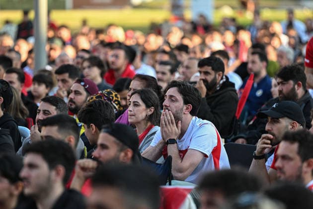 Fans gather at Yedikule Fortress to watch Turkiye-Paraguay World Cup match ISTANBUL, TURKIYE - JUNE 20: Football fans gather wearing jerseys and waving Turkish flags at the historic Yedikule Fortress where a giant screen is set up for supporters to watch Turkiye’s 2026 FIFA World Cup, WM, Weltmeisterschaft, Fussball Group D match against Paraguay, in Fatih district of Istanbul, Turkiye, on June 20, 2026. Saffet Azak Anadolu Istanbul Turkey. Editorial use only. Please get in touch for any other usage.  Copyright: x2026xAnadoluxSaffetxAzakx