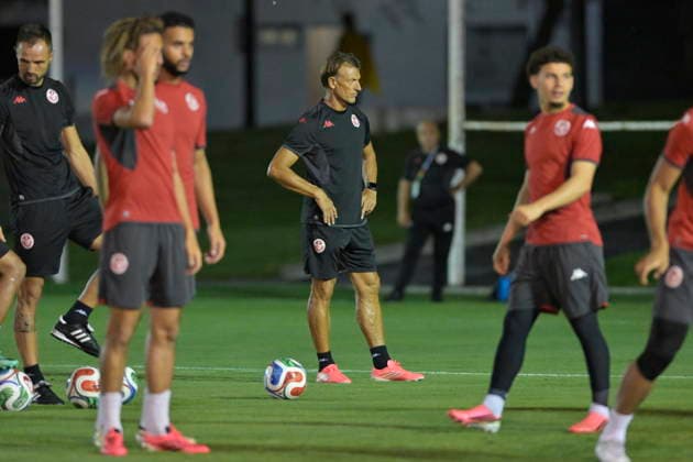 Tunisia national soccer team training in Mexico Tunisia s head coach, Hervé Renard (C), takes part in a training session ahead of their 2026 FIFA World Cup, WM, Weltmeisterschaft, Fussball match against Japan, in Santiago, Nuevo León, Mexico, 19 June 2026. Santiago Mexico  Copyright: xMiguelxSierrax