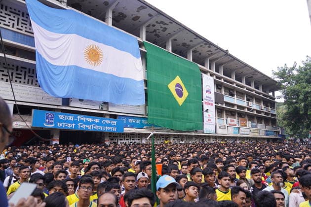 June 20, 2026, Dhaka, Dhaka, Bangladesh: Dhaka, Bangladesh, June 20, 2026: Football fans gather at the Teacher-Student Centre (TSC) of the University of Dhaka to watch the FIFA World Cup, WM, Weltmeisterschaft, Fussball match between Brazil and Haiti on a giant screen in Dhaka, Bangladesh. Thousands of supporters wearing Brazil s yellow and green colors cheered, waved flags, and celebrated throughout the match, creating a festive atmosphere at the venue. Following the game, jubilant fans took part in celebrations and victory processions, reflecting the enduring passion for football among Bangladeshi supporters. Dhaka Bangladesh - ZUMAk185 0859594224st Copyright: xRubelxKarmakerx