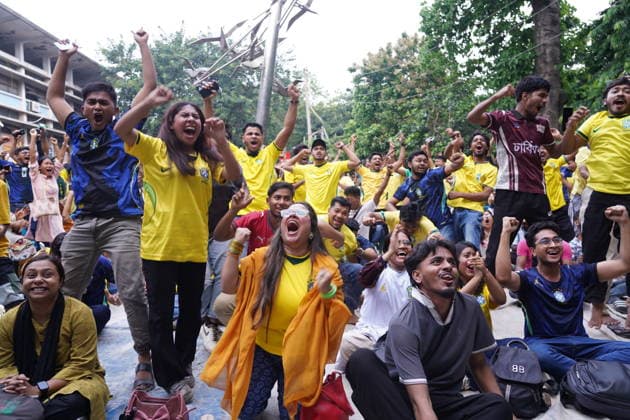 June 20, 2026, Dhaka, Dhaka, Bangladesh: Dhaka, Bangladesh, June 20, 2026: Football fans gather at the Teacher-Student Centre (TSC) of the University of Dhaka to watch the FIFA World Cup, WM, Weltmeisterschaft, Fussball match between Brazil and Haiti on a giant screen in Dhaka, Bangladesh. Thousands of supporters wearing Brazil s yellow and green colors cheered, waved flags, and celebrated throughout the match, creating a festive atmosphere at the venue. Following the game, jubilant fans took part in celebrations and victory processions, reflecting the enduring passion for football among Bangladeshi supporters. Dhaka Bangladesh - ZUMAk185 0859594247st Copyright: xRubelxKarmakerx