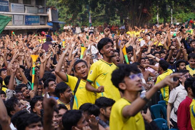 June 20, 2026, Dhaka, Dhaka, Bangladesh: Dhaka, Bangladesh, June 20, 2026: Football fans gather at the Teacher-Student Centre (TSC) of the University of Dhaka to watch the FIFA World Cup, WM, Weltmeisterschaft, Fussball match between Brazil and Haiti on a giant screen in Dhaka, Bangladesh. Thousands of supporters wearing Brazil s yellow and green colors cheered, waved flags, and celebrated throughout the match, creating a festive atmosphere at the venue. Following the game, jubilant fans took part in celebrations and victory processions, reflecting the enduring passion for football among Bangladeshi supporters. Dhaka Bangladesh - ZUMAk185 0859594269st Copyright: xRubelxKarmakerx