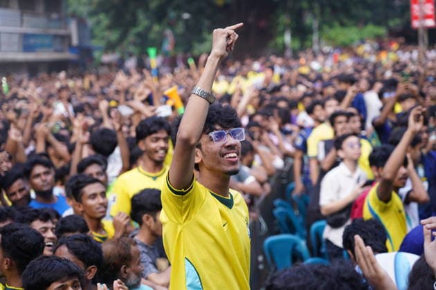 June 20, 2026, Dhaka, Dhaka, Bangladesh: Dhaka, Bangladesh, June 20, 2026: Football fans gather at the Teacher-Student Centre (TSC) of the University of Dhaka to watch the FIFA World Cup, WM, Weltmeisterschaft, Fussball match between Brazil and Haiti on a giant screen in Dhaka, Bangladesh. Thousands of supporters wearing Brazil s yellow and green colors cheered, waved flags, and celebrated throughout the match, creating a festive atmosphere at the venue. Following the game, jubilant fans took part in celebrations and victory processions, reflecting the enduring passion for football among Bangladeshi supporters. Dhaka Bangladesh - ZUMAk185 0859594272st Copyright: xRubelxKarmakerx