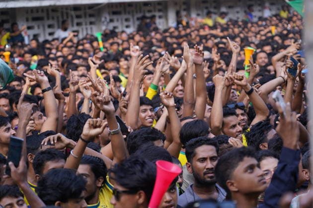 June 20, 2026, Dhaka, Dhaka, Bangladesh: Dhaka, Bangladesh, June 20, 2026: Football fans gather at the Teacher-Student Centre (TSC) of the University of Dhaka to watch the FIFA World Cup, WM, Weltmeisterschaft, Fussball match between Brazil and Haiti on a giant screen in Dhaka, Bangladesh. Thousands of supporters wearing Brazil s yellow and green colors cheered, waved flags, and celebrated throughout the match, creating a festive atmosphere at the venue. Following the game, jubilant fans took part in celebrations and victory processions, reflecting the enduring passion for football among Bangladeshi supporters. Dhaka Bangladesh - ZUMAk185 0859594301st Copyright: xRubelxKarmakerx