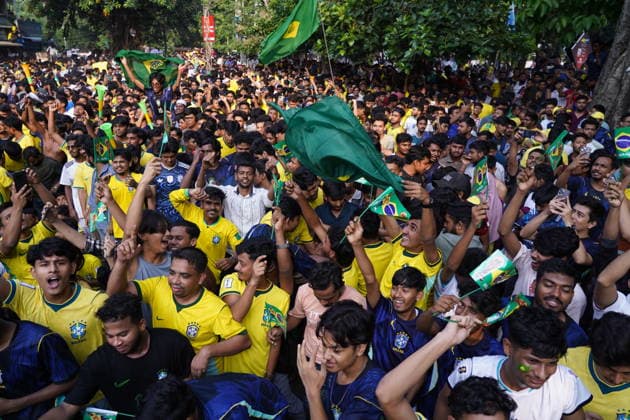 June 20, 2026, Dhaka, Dhaka, Bangladesh: Dhaka, Bangladesh, June 20, 2026: Football fans gather at the Teacher-Student Centre (TSC) of the University of Dhaka to watch the FIFA World Cup, WM, Weltmeisterschaft, Fussball match between Brazil and Haiti on a giant screen in Dhaka, Bangladesh. Thousands of supporters wearing Brazil s yellow and green colors cheered, waved flags, and celebrated throughout the match, creating a festive atmosphere at the venue. Following the game, jubilant fans took part in celebrations and victory processions, reflecting the enduring passion for football among Bangladeshi supporters. Dhaka Bangladesh - ZUMAk185 0859594317st Copyright: xRubelxKarmakerx