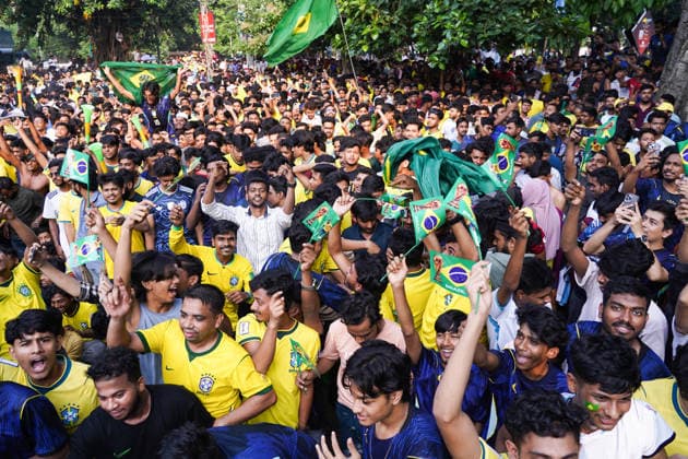 June 20, 2026, Dhaka, Dhaka, Bangladesh: Dhaka, Bangladesh, June 20, 2026: Football fans gather at the Teacher-Student Centre (TSC) of the University of Dhaka to watch the FIFA World Cup, WM, Weltmeisterschaft, Fussball match between Brazil and Haiti on a giant screen in Dhaka, Bangladesh. Thousands of supporters wearing Brazil s yellow and green colors cheered, waved flags, and celebrated throughout the match, creating a festive atmosphere at the venue. Following the game, jubilant fans took part in celebrations and victory processions, reflecting the enduring passion for football among Bangladeshi supporters. Dhaka Bangladesh - ZUMAk185 0859594321st Copyright: xRubelxKarmakerx