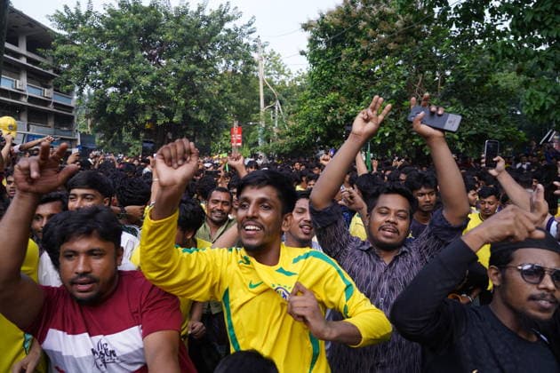 June 20, 2026, Dhaka, Dhaka, Bangladesh: Dhaka, Bangladesh, June 20, 2026: Football fans gather at the Teacher-Student Centre (TSC) of the University of Dhaka to watch the FIFA World Cup, WM, Weltmeisterschaft, Fussball match between Brazil and Haiti on a giant screen in Dhaka, Bangladesh. Thousands of supporters wearing Brazil s yellow and green colors cheered, waved flags, and celebrated throughout the match, creating a festive atmosphere at the venue. Following the game, jubilant fans took part in celebrations and victory processions, reflecting the enduring passion for football among Bangladeshi supporters. Dhaka Bangladesh - ZUMAk185 0859594323st Copyright: xRubelxKarmakerx