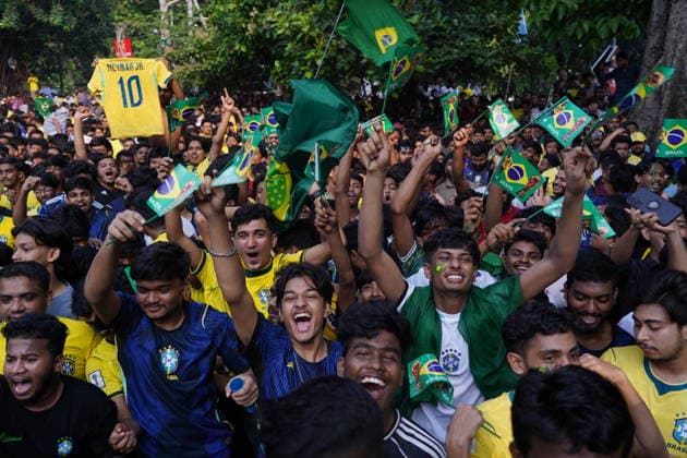 June 20, 2026, Dhaka, Dhaka, Bangladesh: Dhaka, Bangladesh, June 20, 2026: Football fans gather at the Teacher-Student Centre (TSC) of the University of Dhaka to watch the FIFA World Cup, WM, Weltmeisterschaft, Fussball match between Brazil and Haiti on a giant screen in Dhaka, Bangladesh. Thousands of supporters wearing Brazil s yellow and green colors cheered, waved flags, and celebrated throughout the match, creating a festive atmosphere at the venue. Following the game, jubilant fans took part in celebrations and victory processions, reflecting the enduring passion for football among Bangladeshi supporters. Dhaka Bangladesh - ZUMAk185 0859594344st Copyright: xRubelxKarmakerx