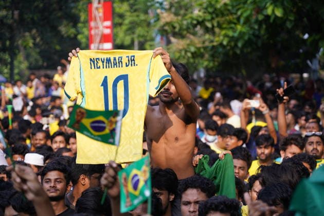June 20, 2026, Dhaka, Dhaka, Bangladesh: Dhaka, Bangladesh, June 20, 2026: Football fans gather at the Teacher-Student Centre (TSC) of the University of Dhaka to watch the FIFA World Cup, WM, Weltmeisterschaft, Fussball match between Brazil and Haiti on a giant screen in Dhaka, Bangladesh. Thousands of supporters wearing Brazil s yellow and green colors cheered, waved flags, and celebrated throughout the match, creating a festive atmosphere at the venue. Following the game, jubilant fans took part in celebrations and victory processions, reflecting the enduring passion for football among Bangladeshi supporters. Dhaka Bangladesh - ZUMAk185 0859594346st Copyright: xRubelxKarmakerx