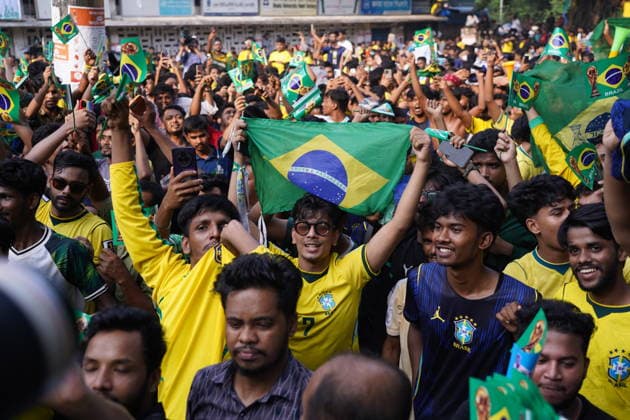 June 20, 2026, Dhaka, Dhaka, Bangladesh: Dhaka, Bangladesh, June 20, 2026: Football fans gather at the Teacher-Student Centre (TSC) of the University of Dhaka to watch the FIFA World Cup, WM, Weltmeisterschaft, Fussball match between Brazil and Haiti on a giant screen in Dhaka, Bangladesh. Thousands of supporters wearing Brazil s yellow and green colors cheered, waved flags, and celebrated throughout the match, creating a festive atmosphere at the venue. Following the game, jubilant fans took part in celebrations and victory processions, reflecting the enduring passion for football among Bangladeshi supporters. Dhaka Bangladesh - ZUMAk185 0859594347st Copyright: xRubelxKarmakerx