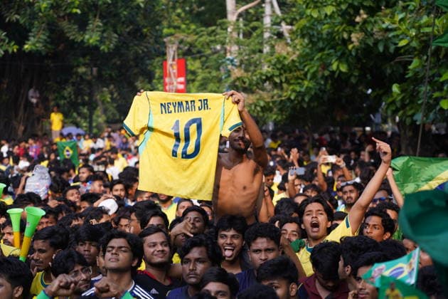 June 20, 2026, Dhaka, Dhaka, Bangladesh: Dhaka, Bangladesh, June 20, 2026: Football fans gather at the Teacher-Student Centre (TSC) of the University of Dhaka to watch the FIFA World Cup, WM, Weltmeisterschaft, Fussball match between Brazil and Haiti on a giant screen in Dhaka, Bangladesh. Thousands of supporters wearing Brazil s yellow and green colors cheered, waved flags, and celebrated throughout the match, creating a festive atmosphere at the venue. Following the game, jubilant fans took part in celebrations and victory processions, reflecting the enduring passion for football among Bangladeshi supporters. Dhaka Bangladesh - ZUMAk185 0859594353st Copyright: xRubelxKarmakerx