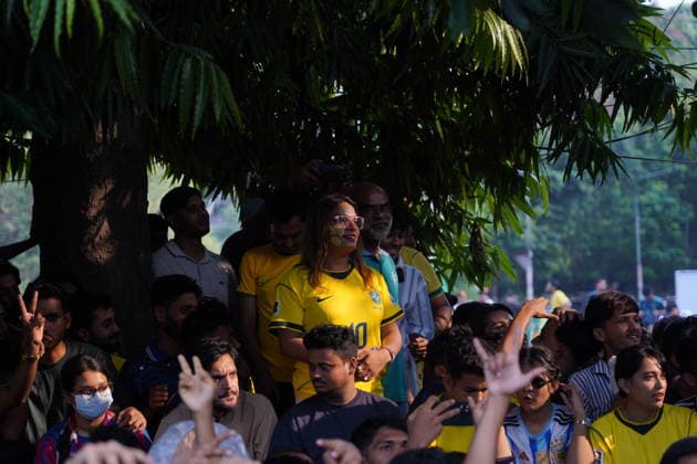 June 20, 2026, Dhaka, Dhaka, Bangladesh: Dhaka, Bangladesh, June 20, 2026: Football fans gather at the Teacher-Student Centre (TSC) of the University of Dhaka to watch the FIFA World Cup, WM, Weltmeisterschaft, Fussball match between Brazil and Haiti on a giant screen in Dhaka, Bangladesh. Thousands of supporters wearing Brazil s yellow and green colors cheered, waved flags, and celebrated throughout the match, creating a festive atmosphere at the venue. Following the game, jubilant fans took part in celebrations and victory processions, reflecting the enduring passion for football among Bangladeshi supporters. Dhaka Bangladesh - ZUMAk185 0859594354st Copyright: xRubelxKarmakerx