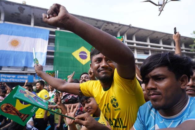 June 20, 2026, Dhaka, Dhaka, Bangladesh: Dhaka, Bangladesh, June 20, 2026: Football fans gather at the Teacher-Student Centre (TSC) of the University of Dhaka to watch the FIFA World Cup, WM, Weltmeisterschaft, Fussball match between Brazil and Haiti on a giant screen in Dhaka, Bangladesh. Thousands of supporters wearing Brazil s yellow and green colors cheered, waved flags, and celebrated throughout the match, creating a festive atmosphere at the venue. Following the game, jubilant fans took part in celebrations and victory processions, reflecting the enduring passion for football among Bangladeshi supporters. Dhaka Bangladesh - ZUMAk185 0859594365st Copyright: xRubelxKarmakerx