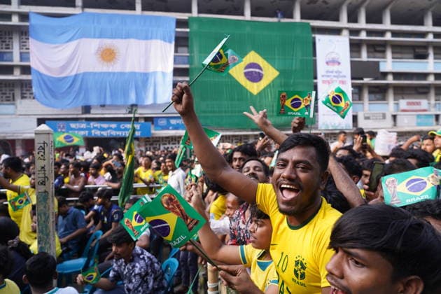 June 20, 2026, Dhaka, Dhaka, Bangladesh: Dhaka, Bangladesh, June 20, 2026: Football fans gather at the Teacher-Student Centre (TSC) of the University of Dhaka to watch the FIFA World Cup, WM, Weltmeisterschaft, Fussball match between Brazil and Haiti on a giant screen in Dhaka, Bangladesh. Thousands of supporters wearing Brazil s yellow and green colors cheered, waved flags, and celebrated throughout the match, creating a festive atmosphere at the venue. Following the game, jubilant fans took part in celebrations and victory processions, reflecting the enduring passion for football among Bangladeshi supporters. Dhaka Bangladesh - ZUMAk185 0859594367st Copyright: xRubelxKarmakerx
