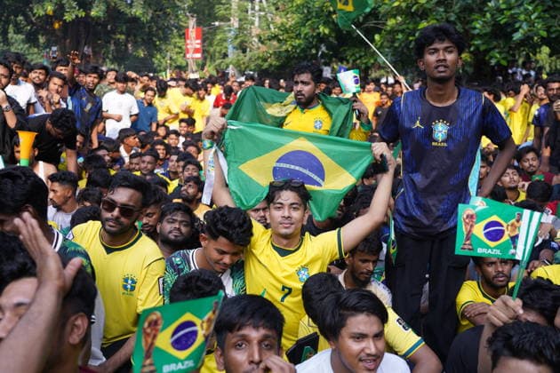 June 20, 2026, Dhaka, Dhaka, Bangladesh: Dhaka, Bangladesh, June 20, 2026: Football fans gather at the Teacher-Student Centre (TSC) of the University of Dhaka to watch the FIFA World Cup, WM, Weltmeisterschaft, Fussball match between Brazil and Haiti on a giant screen in Dhaka, Bangladesh. Thousands of supporters wearing Brazil s yellow and green colors cheered, waved flags, and celebrated throughout the match, creating a festive atmosphere at the venue. Following the game, jubilant fans took part in celebrations and victory processions, reflecting the enduring passion for football among Bangladeshi supporters. Dhaka Bangladesh - ZUMAk185 0859594370st Copyright: xRubelxKarmakerx