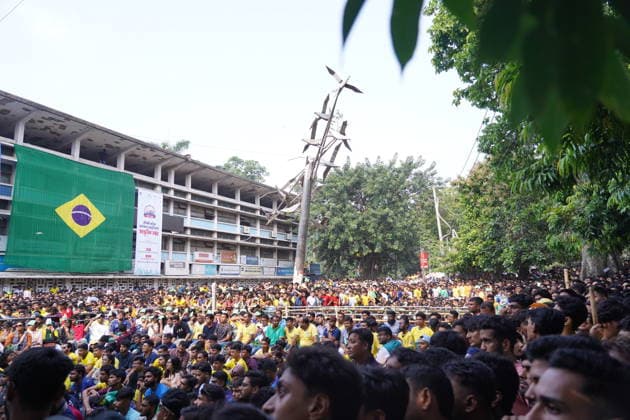 June 20, 2026, Dhaka, Dhaka, Bangladesh: Dhaka, Bangladesh, June 20, 2026: Football fans gather at the Teacher-Student Centre (TSC) of the University of Dhaka to watch the FIFA World Cup, WM, Weltmeisterschaft, Fussball match between Brazil and Haiti on a giant screen in Dhaka, Bangladesh. Thousands of supporters wearing Brazil s yellow and green colors cheered, waved flags, and celebrated throughout the match, creating a festive atmosphere at the venue. Following the game, jubilant fans took part in celebrations and victory processions, reflecting the enduring passion for football among Bangladeshi supporters. Dhaka Bangladesh - ZUMAk185 0859594417st Copyright: xRubelxKarmakerx