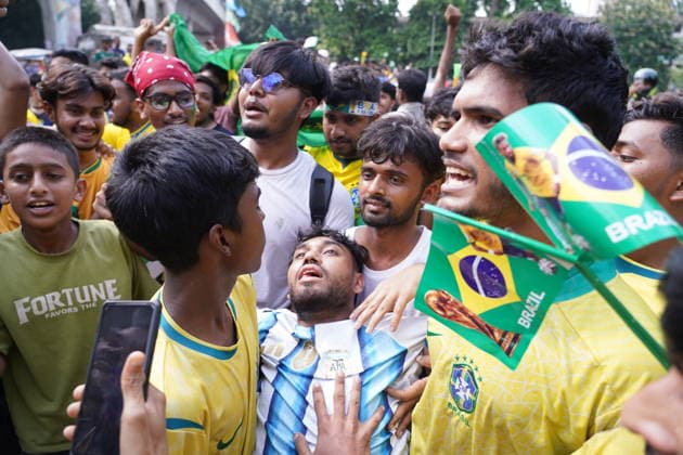 June 20, 2026, Dhaka, Dhaka, Bangladesh: Dhaka, Bangladesh, June 20, 2026: Football fans gather at the Teacher-Student Centre (TSC) of the University of Dhaka to watch the FIFA World Cup, WM, Weltmeisterschaft, Fussball match between Brazil and Haiti on a giant screen in Dhaka, Bangladesh. Thousands of supporters wearing Brazil s yellow and green colors cheered, waved flags, and celebrated throughout the match, creating a festive atmosphere at the venue. Following the game, jubilant fans took part in celebrations and victory processions, reflecting the enduring passion for football among Bangladeshi supporters. Dhaka Bangladesh - ZUMAk185 0859594430st Copyright: xRubelxKarmakerx