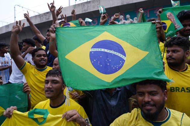 June 20, 2026, Dhaka, Dhaka, Bangladesh: Dhaka, Bangladesh, June 20, 2026: Football fans gather at the Teacher-Student Centre (TSC) of the University of Dhaka to watch the FIFA World Cup, WM, Weltmeisterschaft, Fussball match between Brazil and Haiti on a giant screen in Dhaka, Bangladesh. Thousands of supporters wearing Brazil s yellow and green colors cheered, waved flags, and celebrated throughout the match, creating a festive atmosphere at the venue. Following the game, jubilant fans took part in celebrations and victory processions, reflecting the enduring passion for football among Bangladeshi supporters. Dhaka Bangladesh - ZUMAk185 0859594431st Copyright: xRubelxKarmakerx