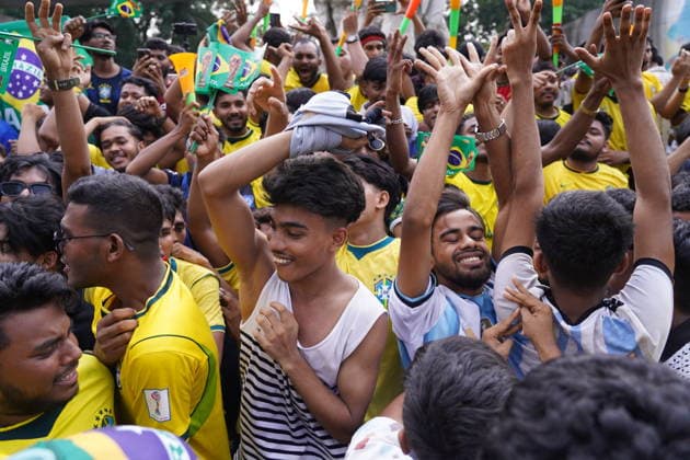 June 20, 2026, Dhaka, Dhaka, Bangladesh: Dhaka, Bangladesh, June 20, 2026: Football fans gather at the Teacher-Student Centre (TSC) of the University of Dhaka to watch the FIFA World Cup, WM, Weltmeisterschaft, Fussball match between Brazil and Haiti on a giant screen in Dhaka, Bangladesh. Thousands of supporters wearing Brazil s yellow and green colors cheered, waved flags, and celebrated throughout the match, creating a festive atmosphere at the venue. Following the game, jubilant fans took part in celebrations and victory processions, reflecting the enduring passion for football among Bangladeshi supporters. Dhaka Bangladesh - ZUMAk185 0859594432st Copyright: xRubelxKarmakerx