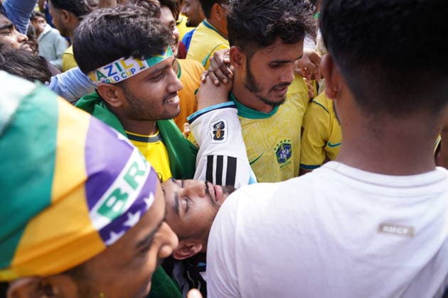 June 20, 2026, Dhaka, Dhaka, Bangladesh: Dhaka, Bangladesh, June 20, 2026: Football fans gather at the Teacher-Student Centre (TSC) of the University of Dhaka to watch the FIFA World Cup, WM, Weltmeisterschaft, Fussball match between Brazil and Haiti on a giant screen in Dhaka, Bangladesh. Thousands of supporters wearing Brazil s yellow and green colors cheered, waved flags, and celebrated throughout the match, creating a festive atmosphere at the venue. Following the game, jubilant fans took part in celebrations and victory processions, reflecting the enduring passion for football among Bangladeshi supporters. Dhaka Bangladesh - ZUMAk185 0859594434st Copyright: xRubelxKarmakerx