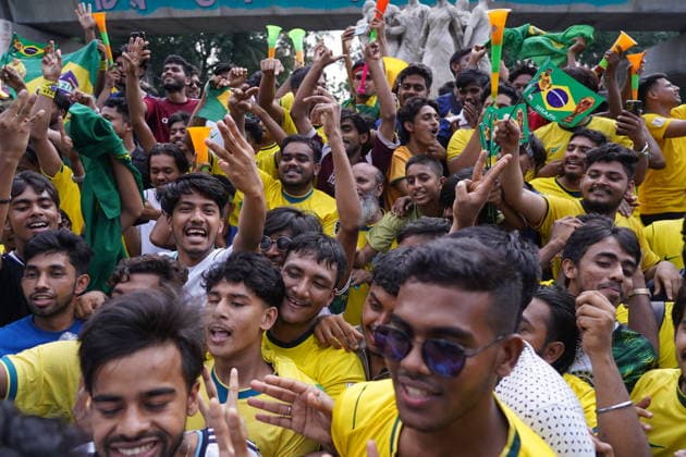 June 20, 2026, Dhaka, Dhaka, Bangladesh: Dhaka, Bangladesh, June 20, 2026: Football fans gather at the Teacher-Student Centre (TSC) of the University of Dhaka to watch the FIFA World Cup, WM, Weltmeisterschaft, Fussball match between Brazil and Haiti on a giant screen in Dhaka, Bangladesh. Thousands of supporters wearing Brazil s yellow and green colors cheered, waved flags, and celebrated throughout the match, creating a festive atmosphere at the venue. Following the game, jubilant fans took part in celebrations and victory processions, reflecting the enduring passion for football among Bangladeshi supporters. Dhaka Bangladesh - ZUMAk185 0859594435st Copyright: xRubelxKarmakerx