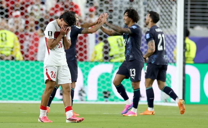 FIFA World Cup, WM, Weltmeisterschaft, Fussball 2026 - Group D - Turkey vs Paraguay Can Uzun of Turkey reacts as players of Paraguay celebrate after the FIFA World Cup 2026 group stage match Turkey against Paraguay, in San Francisco, USA, 19 June 2026. Paraguay won 1-0. SAN FRANCISCO United States  Copyright: xBENJAMINxFANJOYx