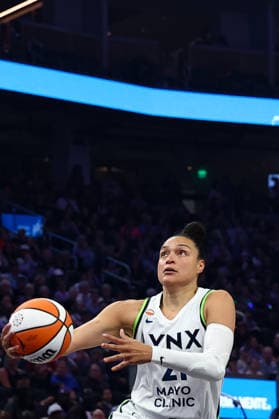 SAN FRANCISCO, CA - JUNE 19: Minnesota Lynx guard Kayla McBride (21) drives to the basket during a WNBA, Basketball Damen, USA game between the Minnesota Lynx and Golden State Valkyries on June 19, 2026 at the Chase Center in San Francisco, CA. (Photo by Trinity Machan Icon Sportswire) WNBA: JUN 19 Minnesota Lynx at Golden State Valkyries EDITORIAL USE ONLY Icon2606192744