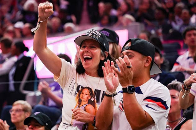 SAN FRANCISCO, CA - JUNE 19: Golden State Valkyries celebrate after a basket during a WNBA, Basketball Damen, USA game between the Minnesota Lynx and Golden State Valkyries on June 19, 2026 at the Chase Center in San Francisco, CA. (Photo by Trinity Machan Icon Sportswire) WNBA: JUN 19 Minnesota Lynx at Golden State Valkyries EDITORIAL USE ONLY Icon2606192750