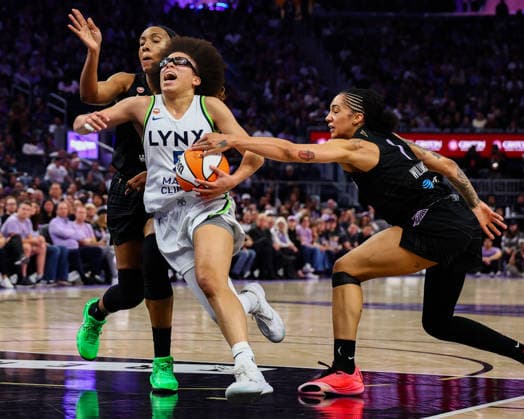 SAN FRANCISCO, CA - JUNE 19: Minnesota Lynx guard Olivia Miles (5) drives to the basket during a WNBA, Basketball Damen, USA game between the Minnesota Lynx and Golden State Valkyries on June 19, 2026 at the Chase Center in San Francisco, CA. (Photo by Trinity Machan Icon Sportswire) WNBA: JUN 19 Minnesota Lynx at Golden State Valkyries EDITORIAL USE ONLY Icon2606192757
