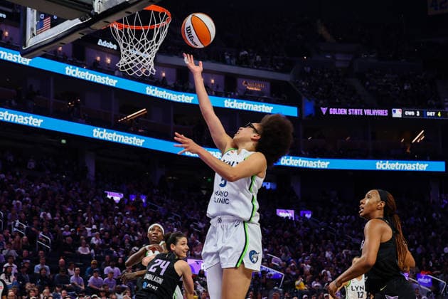 SAN FRANCISCO, CA - JUNE 19: Minnesota Lynx guard Olivia Miles (5) shoots a lay up during a WNBA, Basketball Damen, USA game between the Minnesota Lynx and Golden State Valkyries on June 19, 2026 at the Chase Center in San Francisco, CA. (Photo by Trinity Machan Icon Sportswire) WNBA: JUN 19 Minnesota Lynx at Golden State Valkyries EDITORIAL USE ONLY Icon2606192758