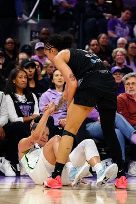 SAN FRANCISCO, CA - JUNE 19: during a WNBA, Basketball Damen, USA game between the Minnesota Lynx and Golden State Valkyries on June 19, 2026 at the Chase Center in San Francisco, CA. (Photo by Trinity Machan Icon Sportswire) WNBA: JUN 19 Minnesota Lynx at Golden State Valkyries EDITORIAL USE ONLY Icon2606192759