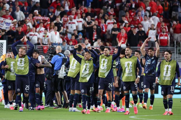 Players of Paraguay celebrate at the end of the FIFA World Cup, WM, Weltmeisterschaft, Fussball 2026 group D match between Turkey and Paraguay at the Levi s stadium in Santa Clara, United States, 19 June 2026. FIFA World Cup 2026 - Group D - Turkey vs. Paraguay !ACHTUNG: NUR REDAKTIONELLE NUTZUNG!  Copyright: xMiguelxGutiérrezx GR6267 20260620-55020652968_1