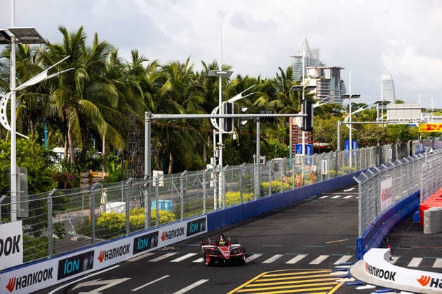 2026 FORMULA E SANYA ePRIX 48 MORTARA Edoardo (swi), Mahindra Racing, Mahindra M12Electro, action during the 2026 Sanya ePrix, 11th round of the 2025-26 ABB FIA Formula E World Championship, WM, Weltmeisterschaft on the Sanya Street Circuit from June 18 to 20, 2026 in Sanya, China - SanyaChina  Copyright: xDamienxDoumerguex
