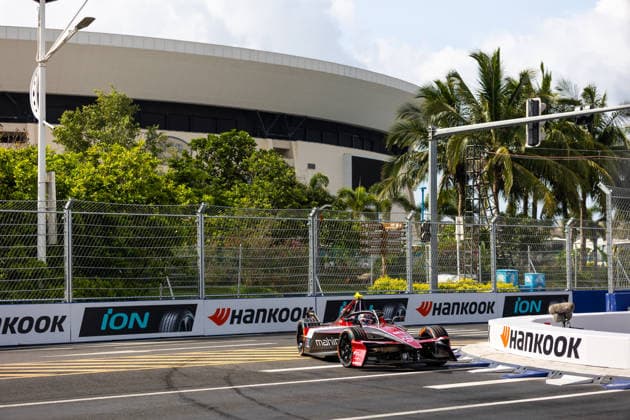 2026 FORMULA E SANYA ePRIX 21 DE VRIES Nyck (nld), Mahindra Racing, Mahindra M12Electro, action during the 2026 Sanya ePrix, 11th round of the 2025-26 ABB FIA Formula E World Championship, WM, Weltmeisterschaft on the Sanya Street Circuit from June 18 to 20, 2026 in Sanya, China - SanyaChina  Copyright: xDamienxDoumerguex