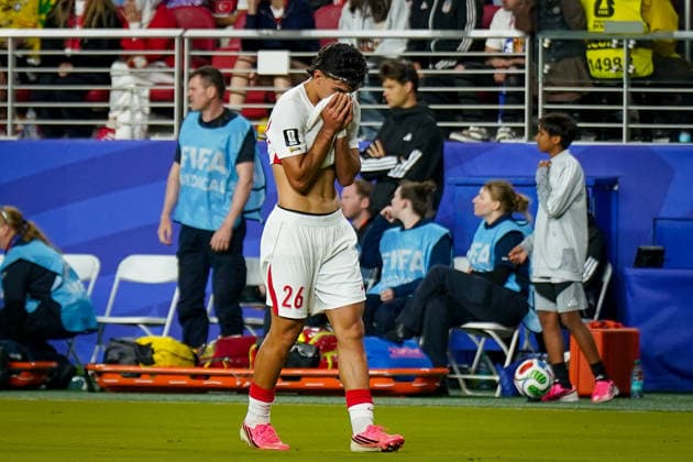 USA: Fußball FIFA World Cup, WM, Weltmeisterschaft, Fussball 2026 Gruppenphase Gruppe D Türkei vs Paraguay Levi™s Stadium (Santa Clara, San Francisco Bay Area, Santa Clara County, Kalifornien): Berke ÖZER Berke OZER (Turkey 26) traurig, niedergeschlagen, enttäuscht