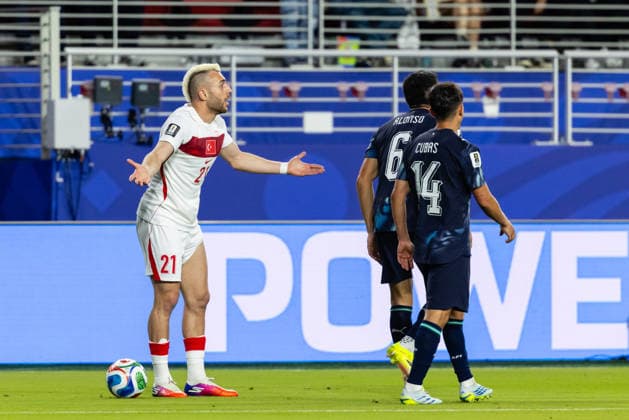SANTA CLARA, CA - JUNE 19: BarÄ±s Alper YÄ±lmaz 21 of Turkiye reacts to a foul call during the FIFA World Cup, WM, Weltmeisterschaft, Fussball 2026 Group D match between Turkiye and Paraguay on June 19, 2026 at San Francisco Bay Area Stadium in Santa Clara, CA. (Photo by Matthew Huang Icon Sportswire) SOCCER: JUN 19 FIFA World Cup 26 Group D - Turkiye vs Paraguay EDITORIAL USE ONLY Icon260619016