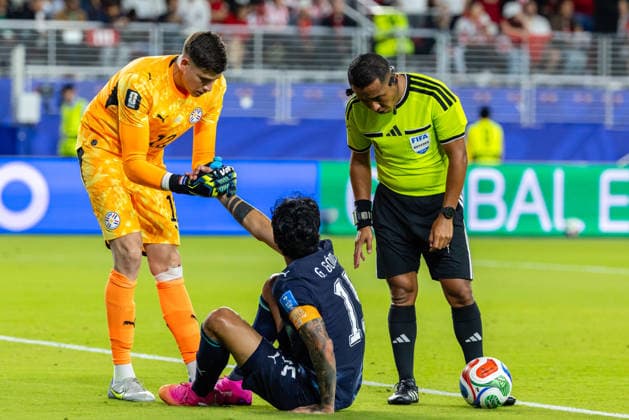 SANTA CLARA, CA - JUNE 19: Orlando Gill 12 of Paraguay helps Gustavo Gomez 15 of Paraguay up during the FIFA World Cup, WM, Weltmeisterschaft, Fussball 2026 Group D match between Turkiye and Paraguay on June 19, 2026 at San Francisco Bay Area Stadium in Santa Clara, CA. (Photo by Matthew Huang Icon Sportswire) SOCCER: JUN 19 FIFA World Cup 26 Group D - Turkiye vs Paraguay EDITORIAL USE ONLY Icon260619025