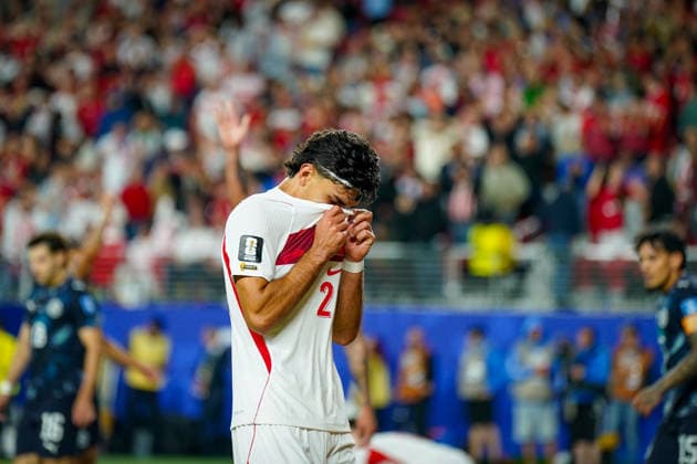 USA: Fußball FIFA World Cup, WM, Weltmeisterschaft, Fussball 2026 Gruppenphase Gruppe D Türkei vs Paraguay Levi™s Stadium (Santa Clara, San Francisco Bay Area, Santa Clara County, Kalifornien): Berke ÖZER Berke OZER (Turkey 26) Enttäuschung, Trauer, vergebene Torchancen, Niederlage, Geste, Gestik, Emotion