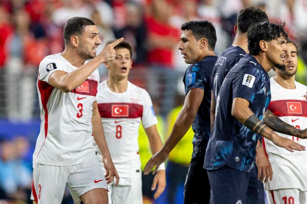 SANTA CLARA, CA - JUNE 19: Merih Demiral 3 of Turkiye argues with Paraguay players during the FIFA World Cup, WM, Weltmeisterschaft, Fussball 2026 Group D match between Turkiye and Paraguay on June 19, 2026 at San Francisco Bay Area Stadium in Santa Clara, CA. (Photo by Bob Kupbens Icon Sportswire) SOCCER: JUN 19 FIFA World Cup 26 Group D - Turkiye vs Paraguay EDITORIAL USE ONLY Icon260619045