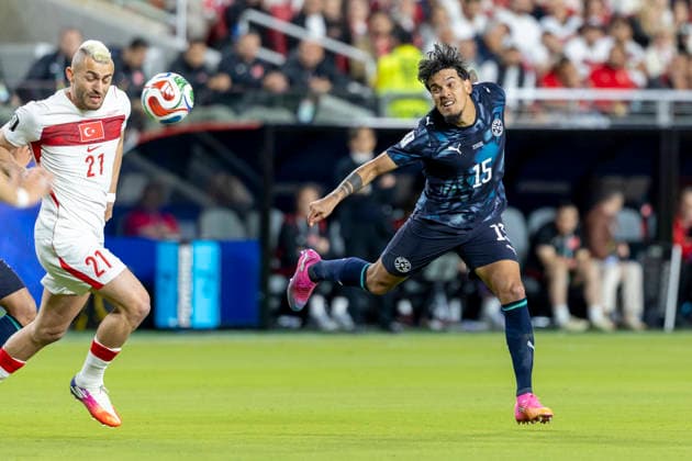 SANTA CLARA, CA - JUNE 19: Gustavo Gomez 15 of Paraguay heads the ball into the box during the FIFA World Cup, WM, Weltmeisterschaft, Fussball 2026 Group D match between Turkiye and Paraguay on June 19, 2026 at San Francisco Bay Area Stadium in Santa Clara, CA. (Photo by Bob Kupbens Icon Sportswire) SOCCER: JUN 19 FIFA World Cup 26 Group D - Turkiye vs Paraguay EDITORIAL USE ONLY Icon260619049