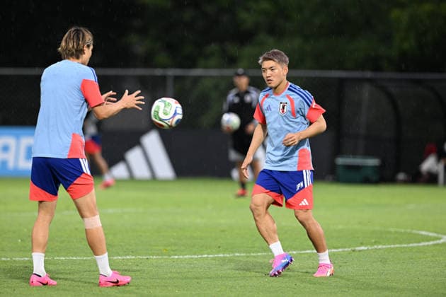(260620) -- MONTERREY, June 20, 2026 -- Doan Ritsu (R) of Japan attends a training session at the 2026 FIFA World Cup, WM, Weltmeisterschaft, Fussball in Monterrey, Mexico, on June 19, 2026. ) (SP)MEXICO-MONTERREY-FOOTBALL-FIFA WORLD CUP-TRAINING-JPN WuxWei 