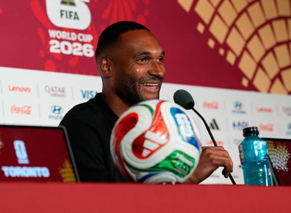 Jonathan Tah (Deutschland, 4) nimmt an der Abschlusspressekonferenz vor dem Gruppenspiel zwischen Deutschland und Elfenbeinkueste teil. USA, Deutsche Fussballnationalmannschaft, Pressekonferenz, Toronto, 19.06.2026 USA, Deutsche Fussballnationalmannschaft, Pressekonferenz, Toronto, 19.06.2026 Toronto *** Jonathan Tah (Germany, No. 4) attends the post-match press conference ahead of the group stage match between Germany and Ivory Coast, USA; German National Soccer Team; press conference; Toronto; June 19, 2026; USA; German National Soccer Team, press conference, Toronto, June 19, 2026, Toronto,detected_source_language Copyright: xEibner-Pressefoto ScottxColemanx EP_SCN