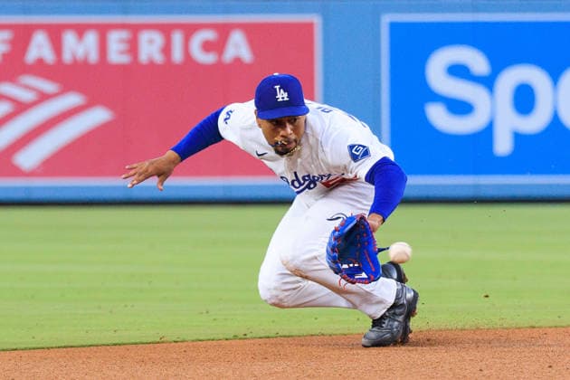 June 19, 2026, Los Angeles, California, USA: Mookie Betts 50 of the Los Angeles Dodgers fields a ball for an out at first base during a regular season MLB, Baseball Herren, USA game against the Baltimore Orioles on Friday June 19, 2026 at Dodger Stadium in Los Angeles, California. Dodgers defeat Orioles, 6-5. JAVIER ROJAS PI Los Angeles USA - ZUMAp124 20260619_zaa_p124_024 Copyright: xJavierxRojasx