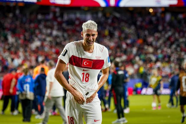 USA: Fußball FIFA World Cup, WM, Weltmeisterschaft, Fussball 2026 Gruppenphase Gruppe D Türkei vs Paraguay Levi™s Stadium (Santa Clara, San Francisco Bay Area, Santa Clara County, Kalifornien): Kaan AYHAN (Turkey 18) Türkei, türkische Fans, Frust, Enttäuschung, Wut, Protest, Kritik, Reaktionen, Unzufriedenheit, Emotionen, Fanblock, Supporter, Anhänger, Zuschauer, Diskussion, Gesten, Beschwerden, gescheiterte Chancen, Niederlage, Ernüchterung, Spannungen, hitzige Stimmung, Fußballfans, Nationalmannschaft, Pfiffe, negatives Feedback, Ratlosigkeit, Spielende, Sportdrama, Enttäuschung über die Mannschaft. *** USA Soccer 2026 FIFA World Cup Group Stage Group D Turkey vs. Paraguay Levi’s Stadium Santa Clara, San Francisco Bay Area, Santa Clara County, California Kaan AYHAN Turkey 18 Turkey, Turkish fans, frustration, disappointment, anger, protest, criticism, reactions, dissatisfaction, emotions, fan section, supporters, spectators, discussion, gestures, complaints, missed opportunities, defeat, disillusionment, tensions, heated atmosphere, soccer fans, national team, boos, negative feedback, bewilderment, end of the game, sports drama, disappointment with the team,detected_source_language Copyright: xJOERANxSTEINSIEKx