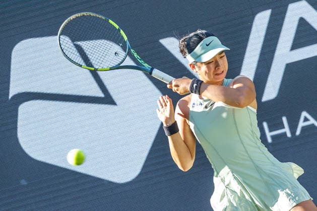 Berlin, 15.06.26, Tennis: VANDA Pharmaceuticals BERLIN TENNIS OPEN 2026 im Steffi-Graf-Stadion. Damen, Einzel. E. Svitolina (UKR) vs A. Eala (PHI). A. Eala retourniert einen Ball. VANDA Pharmaceuticals BERLIN TENNIS OPEN 2026