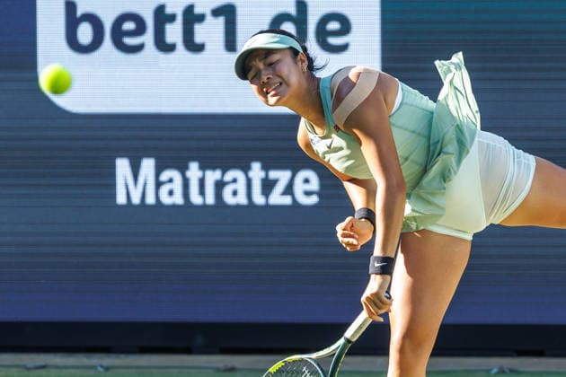 Berlin, 15.06.26, Tennis: VANDA Pharmaceuticals BERLIN TENNIS OPEN 2026 im Steffi-Graf-Stadion. Damen, Einzel. E. Svitolina (UKR) vs A. Eala (PHI). A. Eala retourniert einen Ball. VANDA Pharmaceuticals BERLIN TENNIS OPEN 2026