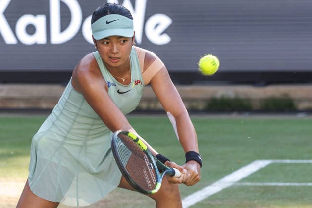 Berlin, 15.06.26, Tennis: VANDA Pharmaceuticals BERLIN TENNIS OPEN 2026 im Steffi-Graf-Stadion. Damen, Einzel. E. Svitolina (UKR) vs A. Eala (PHI). A. Eala retourniert einen Ball. VANDA Pharmaceuticals BERLIN TENNIS OPEN 2026