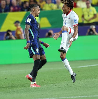 FIFA World Cup, WM, Weltmeisterschaft, Fussball 2026 FIFA World Cup 2026 Brazil v Haiti Brazil 3 Haiti 0 Brazil L Deedson of Brazil (L) and M Experience of Haiti (R) clash during the FIFA 2026 World Cup at Philadelphia. Philadelphia Philadelphia Stadium USA Copyright: xseshadrixSUKUMARx