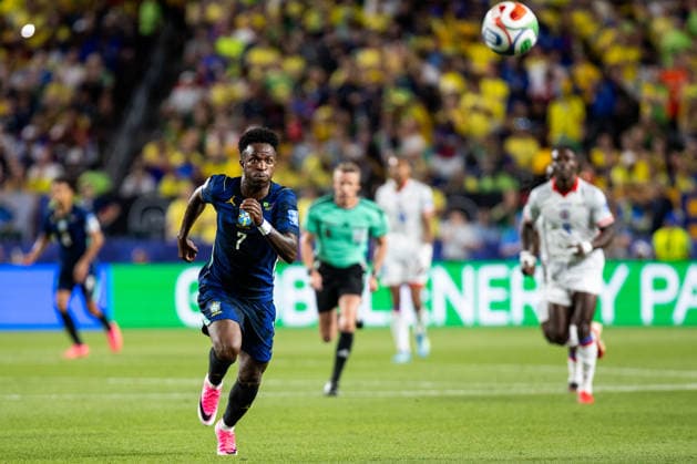 PHILADELPHIA, PENNSYLVANIA - JUNE 19: Vinicius Jr of Brazil focuses on the ball during the FIFA World Cup, WM, Weltmeisterschaft, Fussball 2026 Group C match between Brazil and Haiti at Philadelphia Stadium on June 19, 2026 in Philadelphia, Pennsylvania.  Copyright: xMBxMediax
