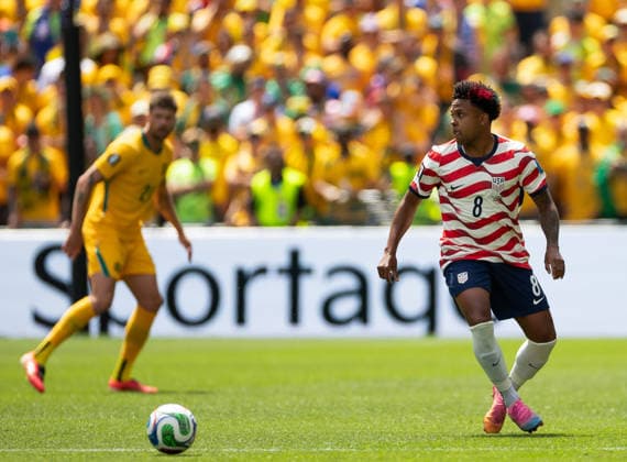 SEATTLE, WASHINGTON - JUNE 19: Weston McKennie of United States passes the ball during the FIFA World Cup, WM, Weltmeisterschaft, Fussball 2026 Group D match between USA and Australia at Seattle Stadium on June 19, 2026 in Seattle, Washington.  Copyright: xMBxMediax