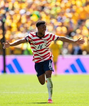 SEATTLE, WASHINGTON - JUNE 19: Alex Freeman of United States celebrates with his team-mates after scoring his teams second goal during the FIFA World Cup, WM, Weltmeisterschaft, Fussball 2026 Group D match between USA and Australia at Seattle Stadium on June 19, 2026 in Seattle, Washington.  Copyright: xMBxMediax